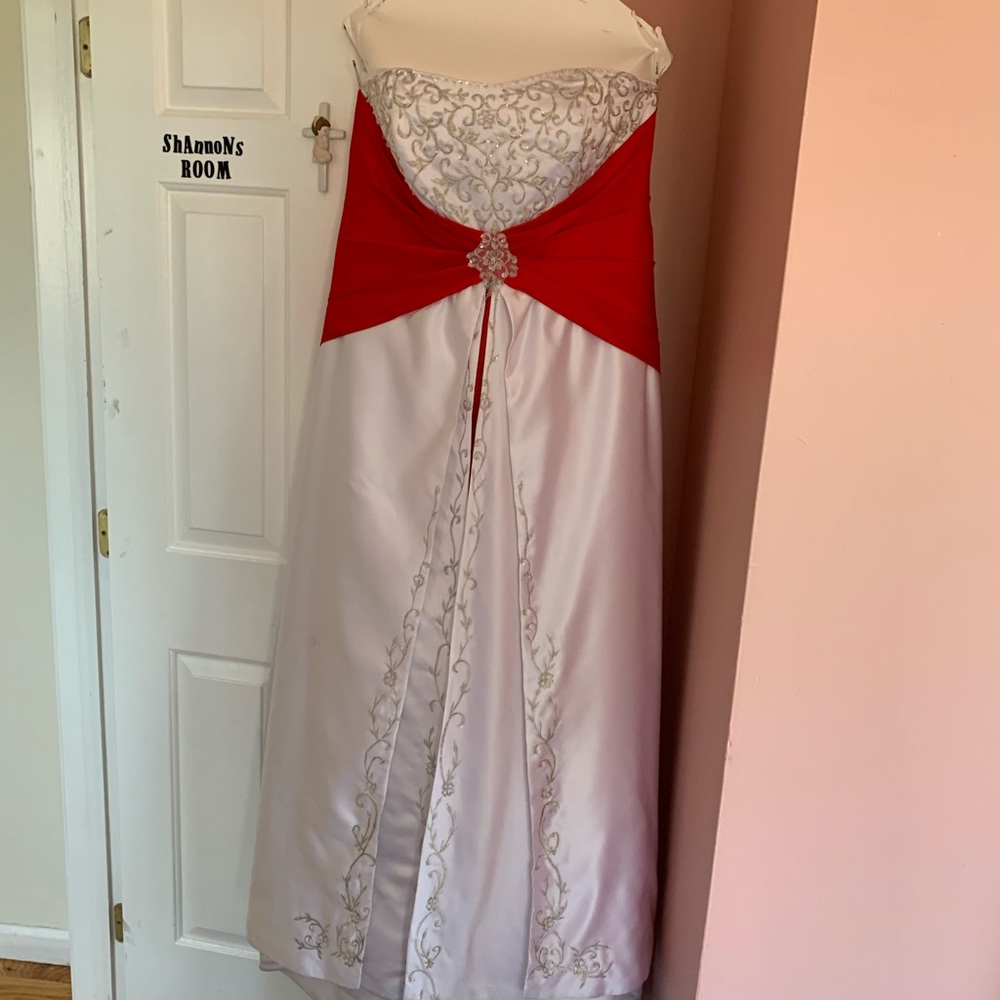 Handmade wedding gown size 18